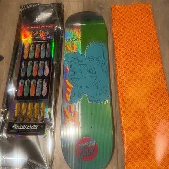 POKEMON x Santa Cruz LIMITED EDITION SKATEBOARD (Ivysaur) IN HAND/opened! - Picture 2 of 3